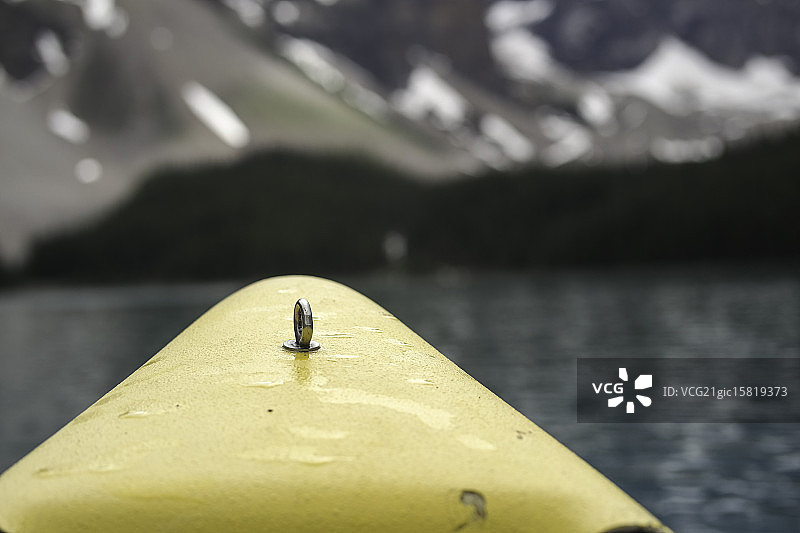 冰碛石上的黄色图片素材