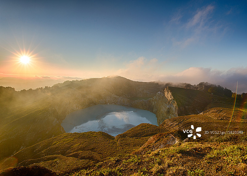 克里穆图火山的日出图片素材