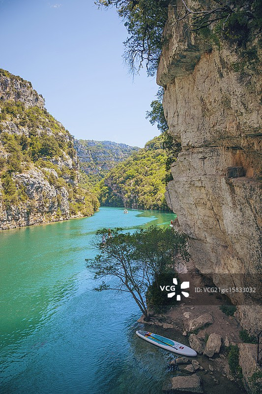 韦尔东峡谷的立式桨板图片素材