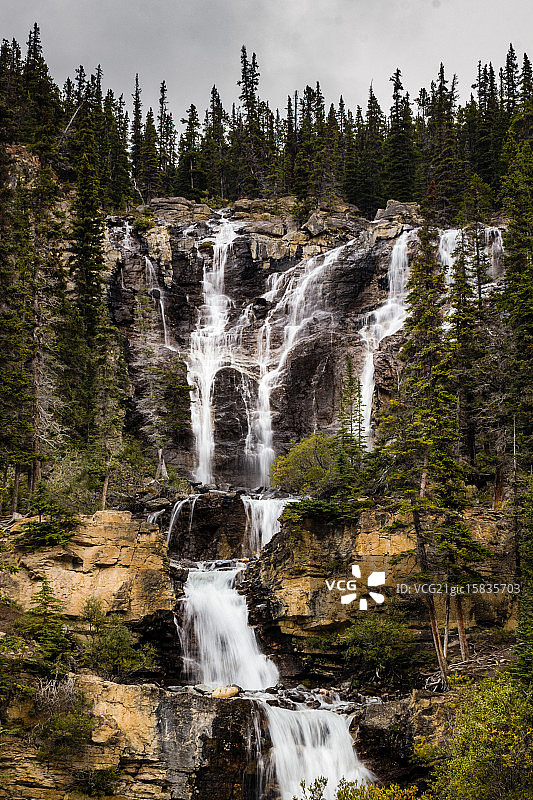缠结溪瀑布图片素材