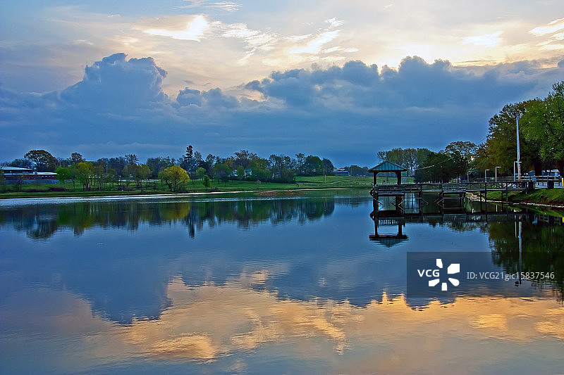 日落湖的日出图片素材