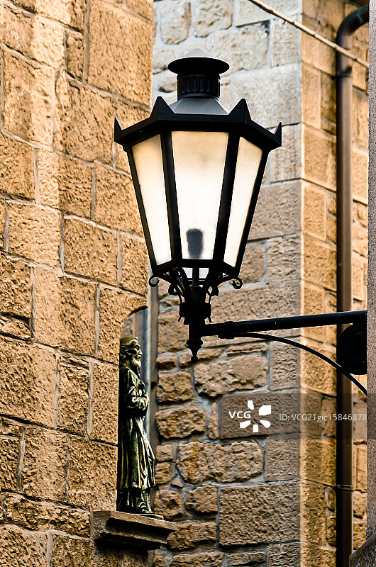 发光熟铁灯图片素材