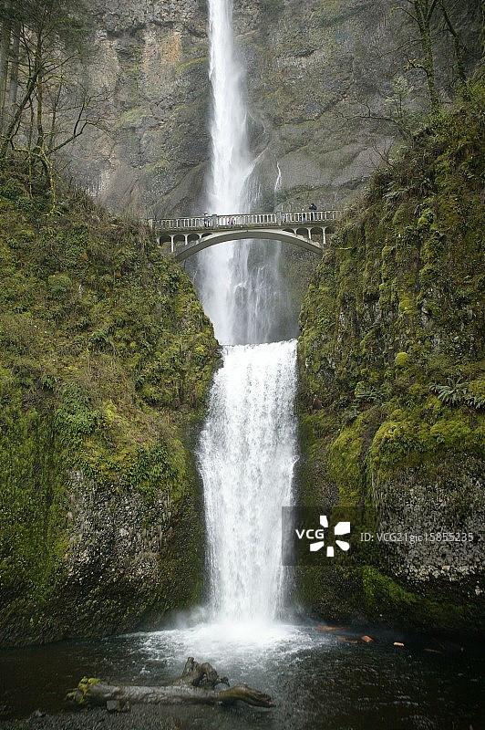 坚实瀑布图片素材