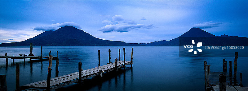 危地马拉阿蒂特兰湖图片素材