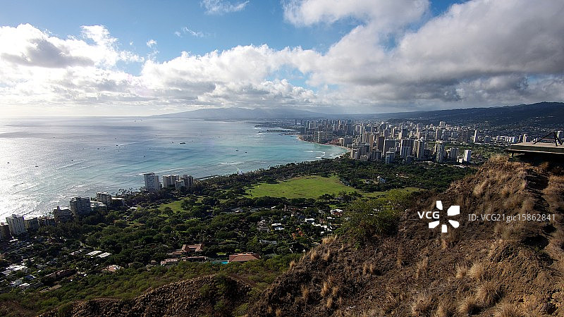 从钻石头山拍摄的威基基海滩图片素材