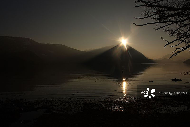 傍晚的图恩湖，瑞士图片素材