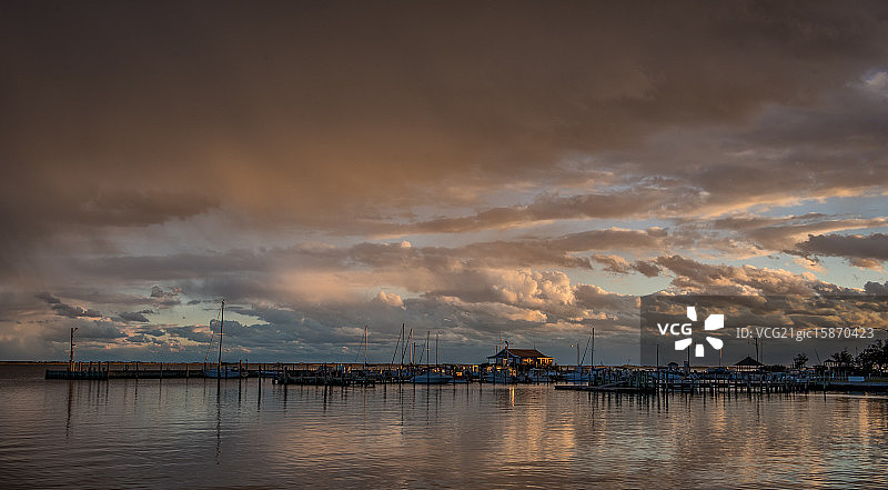 贝尔波特上空的暴风雪图片素材