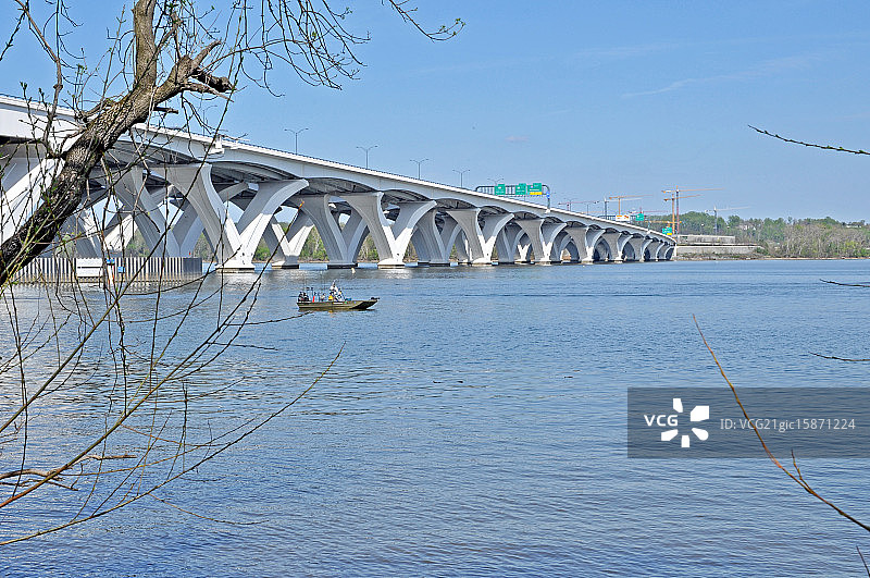 在波托马克河钓鱼图片素材