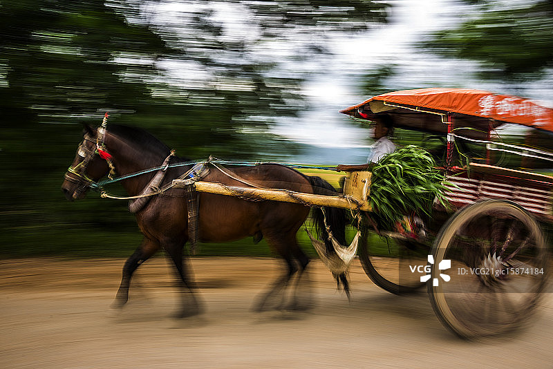 茵莱湖的马车图片素材