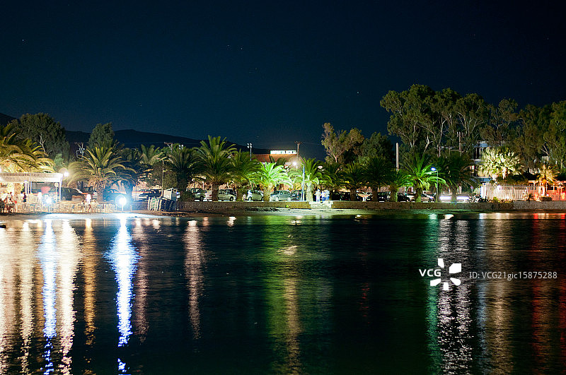 埃伊纳岛的夜间海岸线图片素材