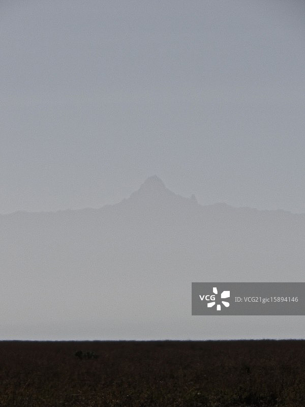 肯尼亚山的微弱轮廓图片素材