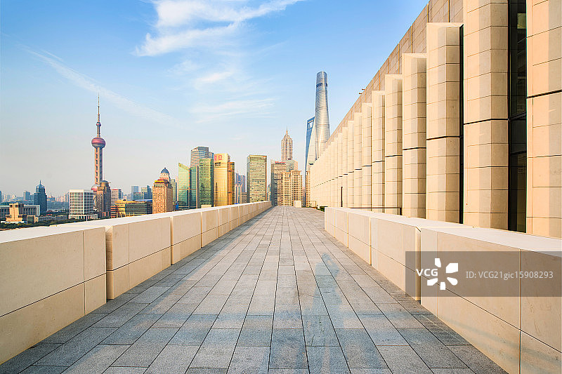 上海外滩soho楼顶平台看陆家嘴图片素材
