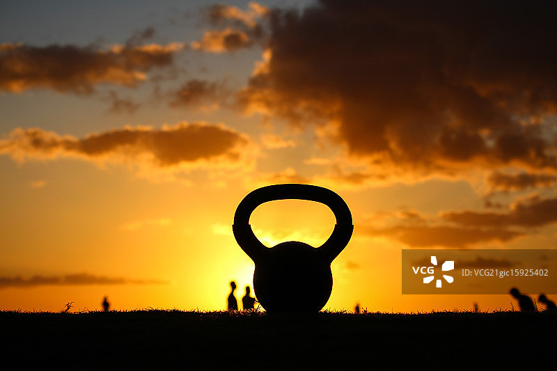 壶铃剪影图片素材