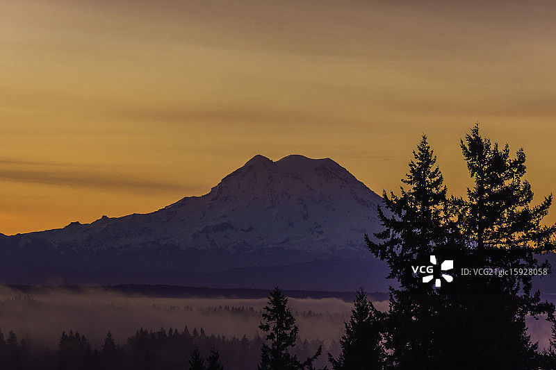 雷尼尔图片素材