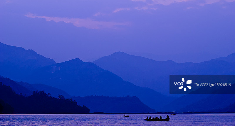 费瓦湖的黄昏图片素材