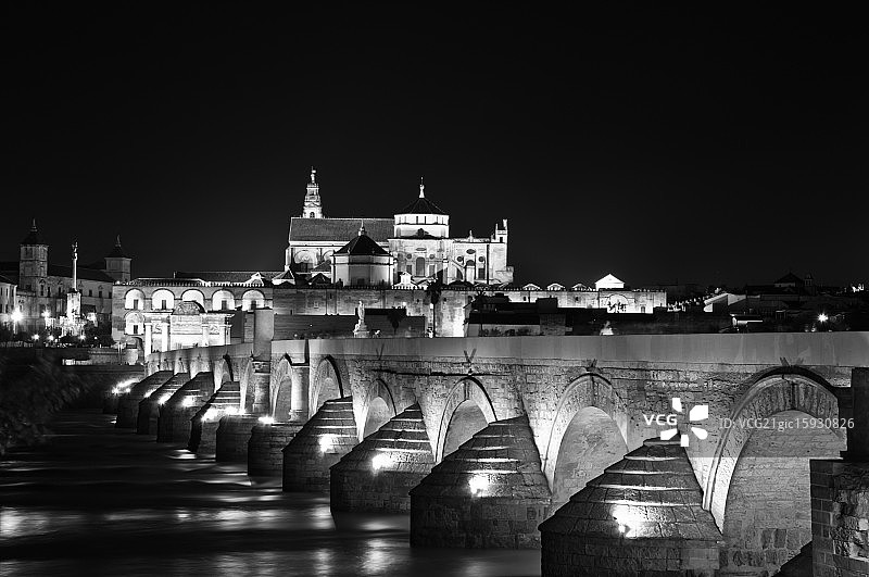 罗马桥和清真寺图片素材