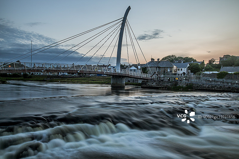 巴利纳鲑鱼堰坝桥图片素材
