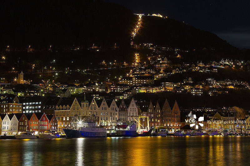 卑尔根夜晚的布吕根图片素材