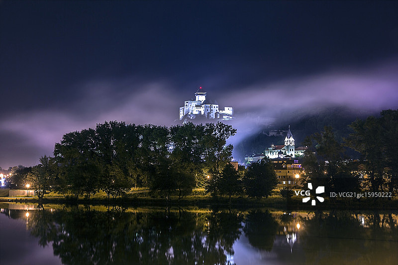 斯洛伐克特伦钦城堡夜景图片素材