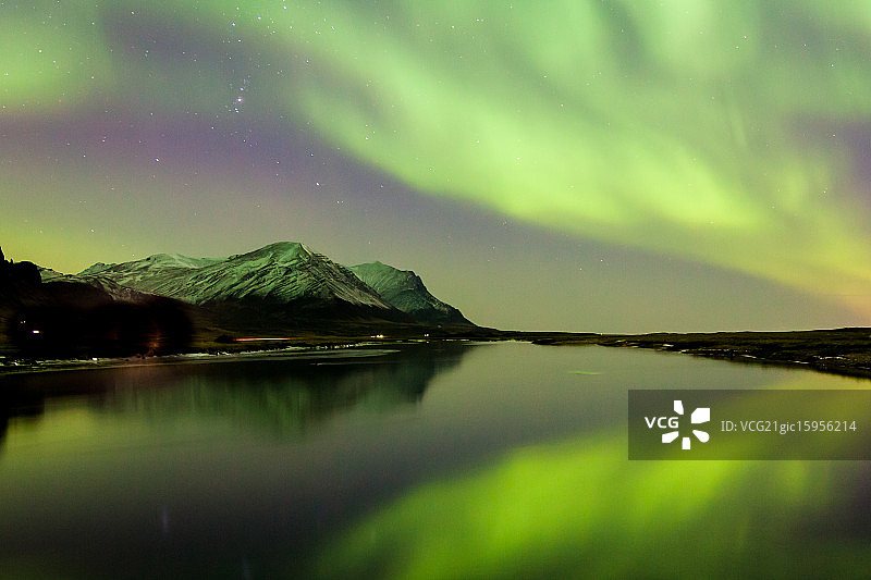 绿色倒影图片素材