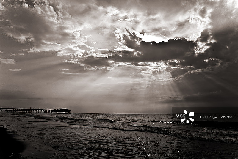 神的钓鱼码头图片素材