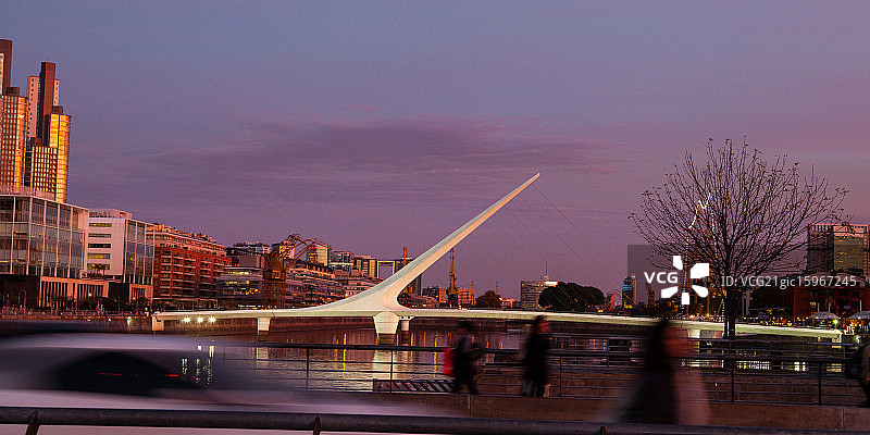 女人桥图片素材