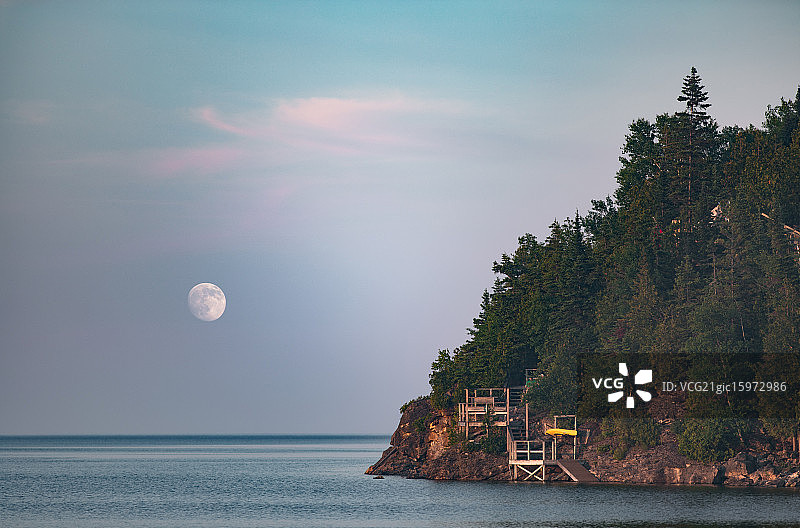 乔治亚湾上的月亮图片素材