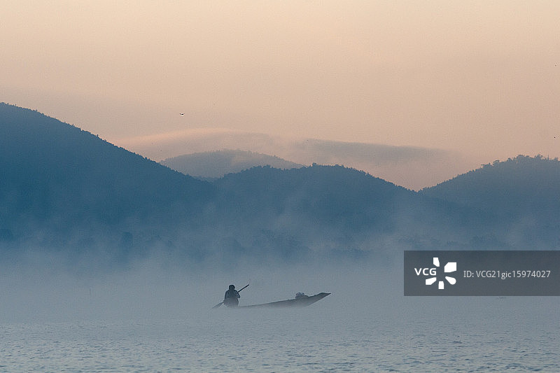 茵莱湖上的黄昏图片素材