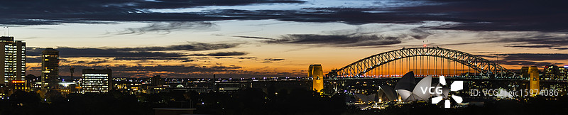 日落时分的港湾大桥图片素材