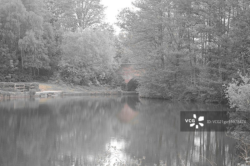 在贝辛斯托克运河上的平静图片素材