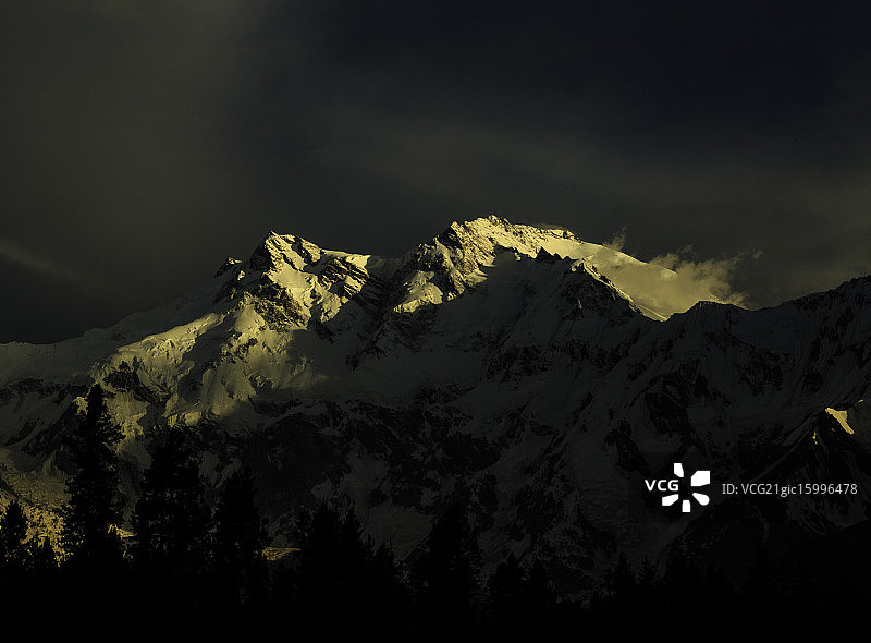 南迦帕尔巴特峰日落图片素材