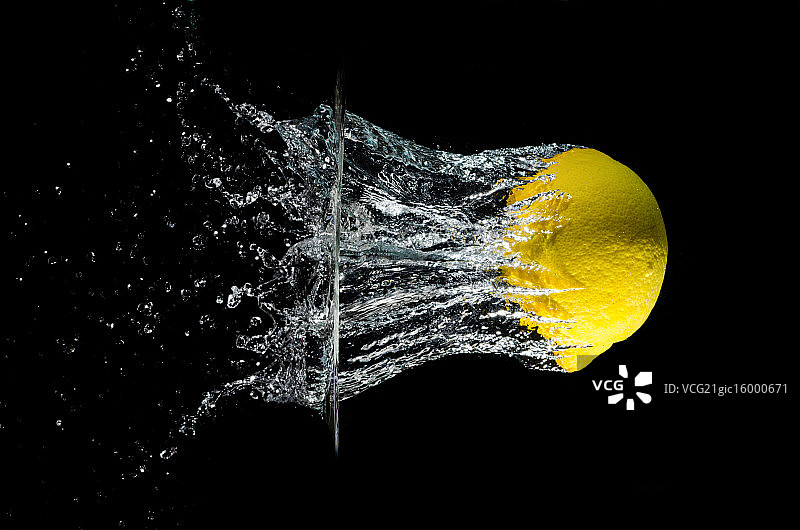 柠檬飞溅图片素材