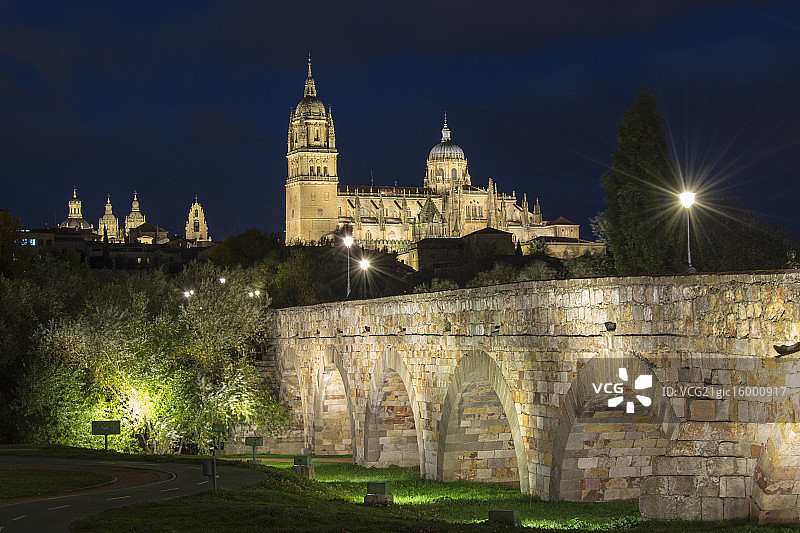 萨拉曼卡大教堂图片素材