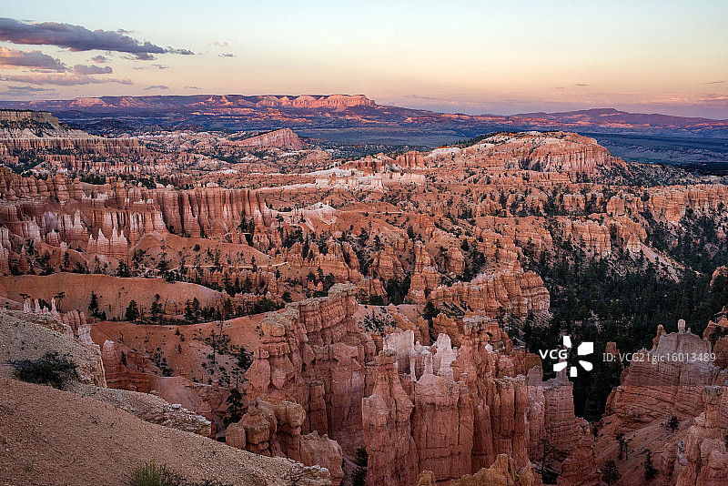 日落时分的石柱图片素材