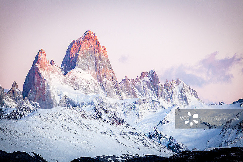 黎明时分的菲茨罗伊峰图片素材