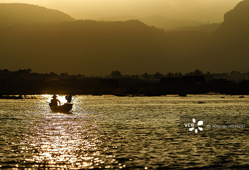 茵莱湖图片素材
