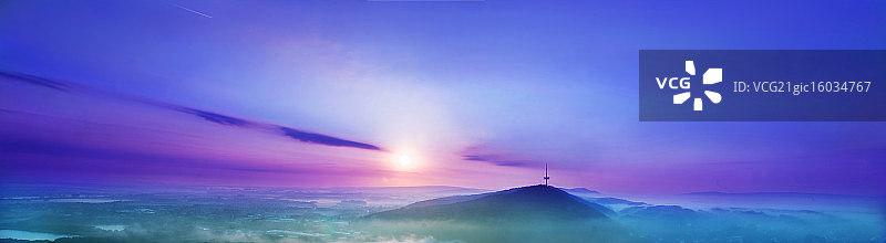 山谷里的青蛙图片素材