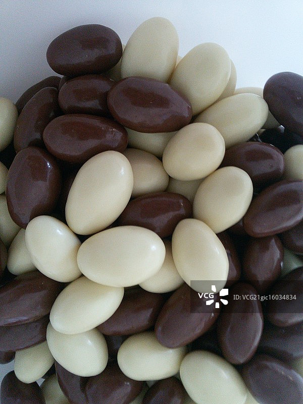 巧克力果仁糖图片素材