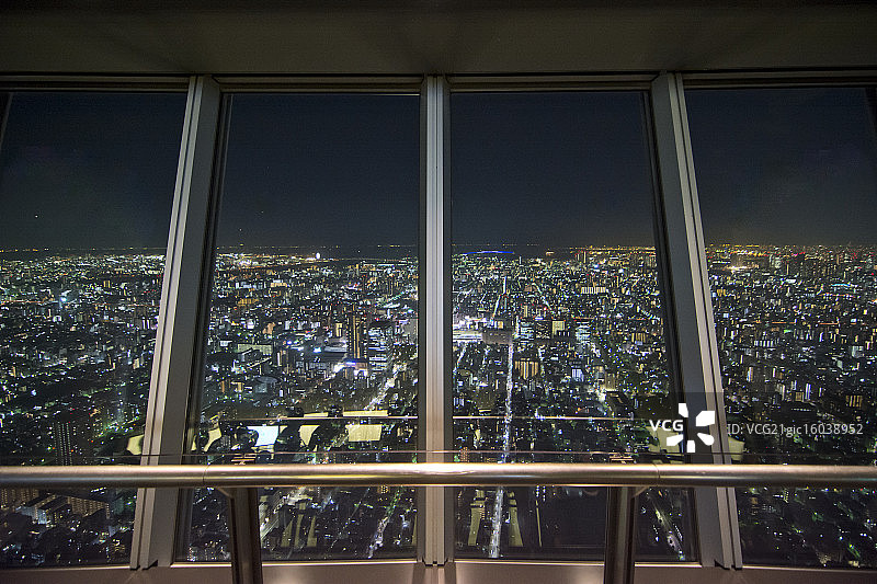 从晴空塔俯瞰东京夜景图片素材