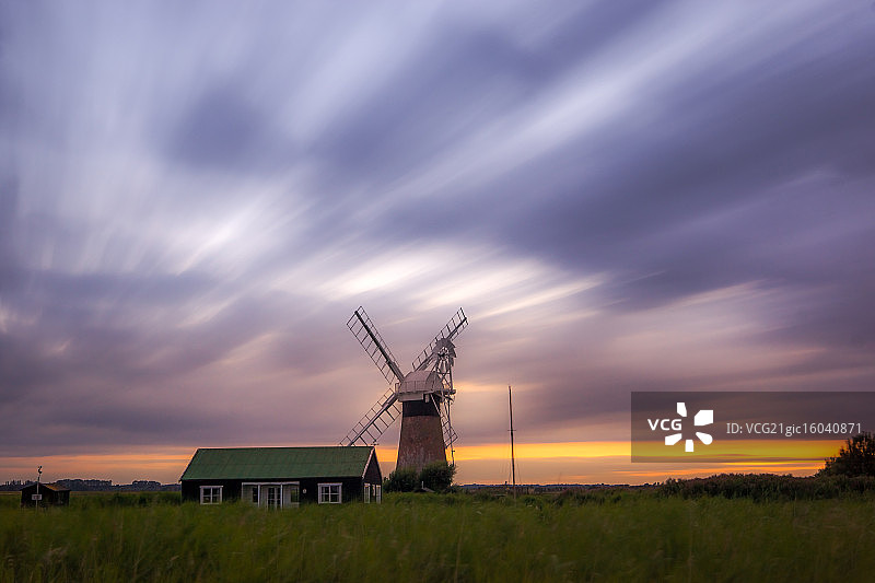 圣本尼特水泵图片素材