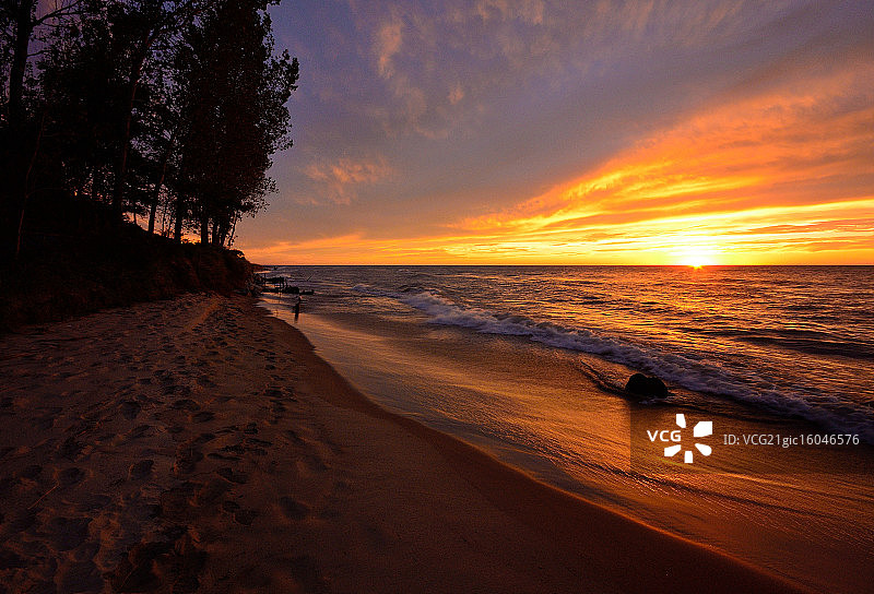 密歇根湖的永恒日落图片素材