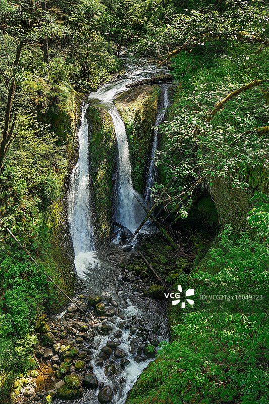 三叠瀑布图片素材