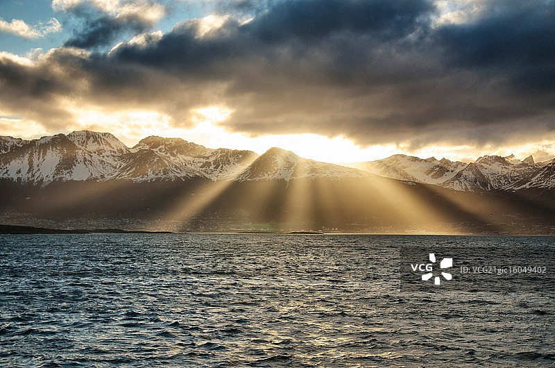 山中的阳光图片素材