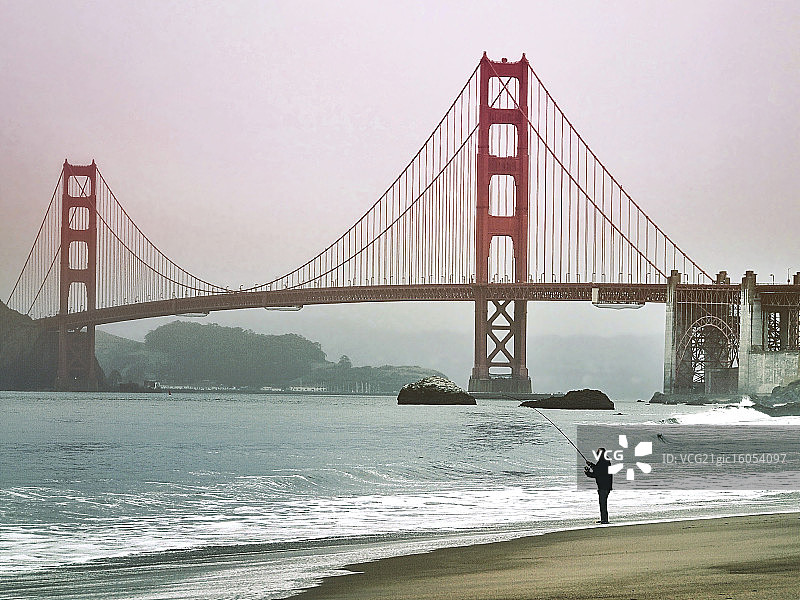 在贝克海滩钓鱼图片素材