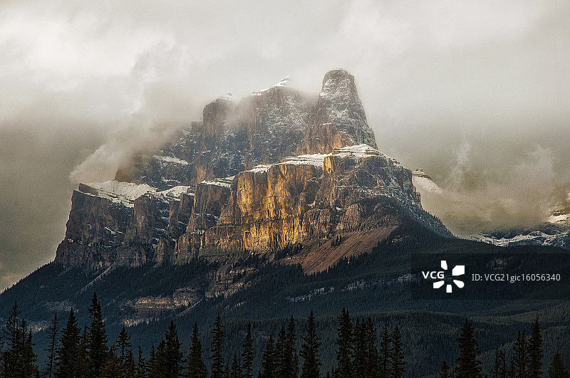 加拿大艾伯塔省的城堡山图片素材