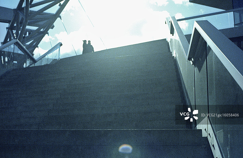 石头、玻璃和钢材图片素材