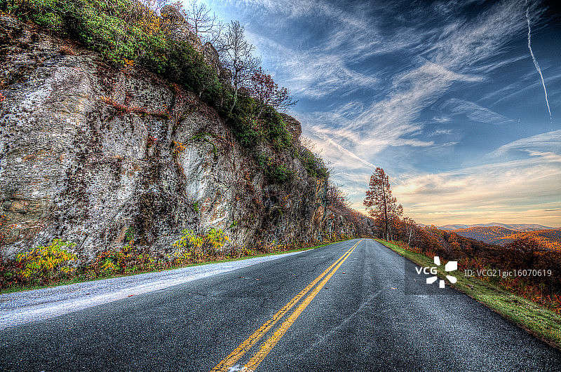蓝色山脊日出图片素材