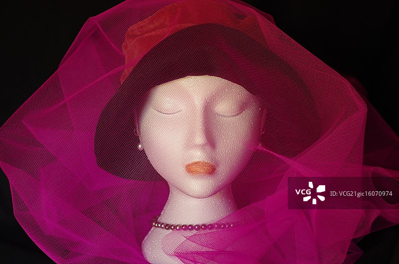 面纱后的女士图片素材