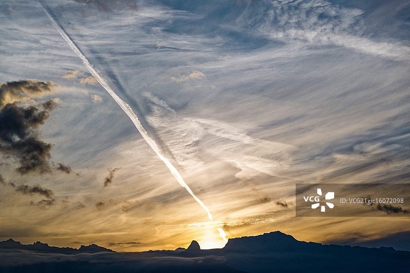 山上的日出图片素材