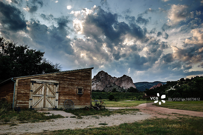 牧场的铁匠铺图片素材